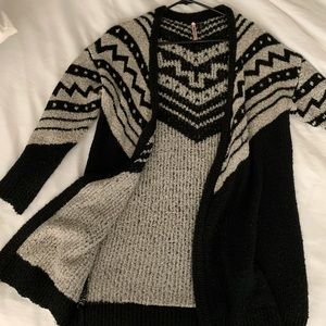 Oversized cozy cardigan in geometric pattern